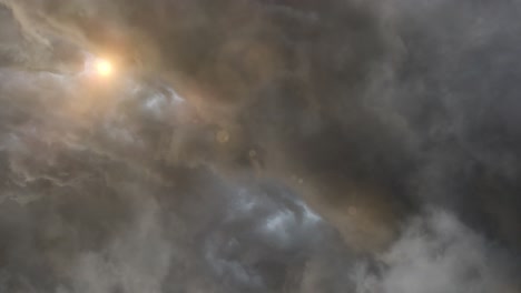 Sol-De-4k-Detrás-De-Las-Espesas-Nubes-Cumulonimbus