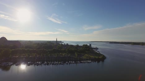 antena: los alrededores y la ciudad historico-turistica de veere, holanda