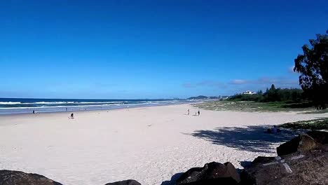 hermosa playa limpia en australia