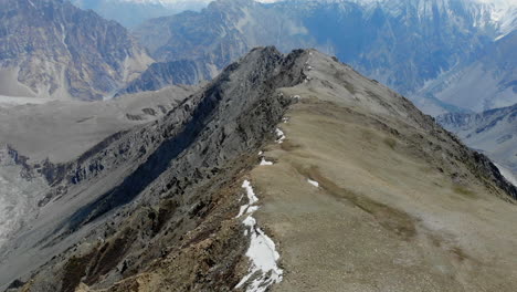 Wandern-Auf-Der-Kammlinie-In-Einer-Abgelegenen-Gegend-Pakistans