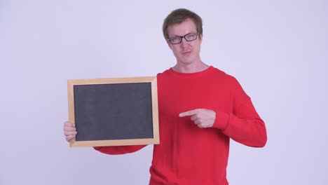 fotografía de estudio de un joven guapo