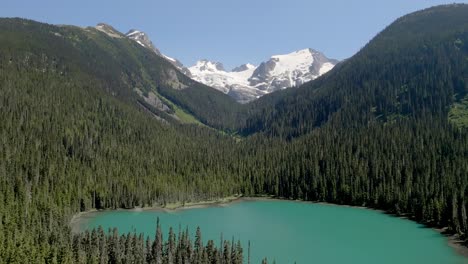 parque provincial de los lagos joffre en verano en pemberton, columbia británica, canadá