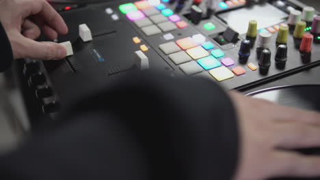 dj mixing with serato controller