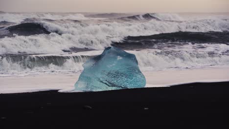 playa de diamantes en el sur de islandia filmada con diferentes ángulos y movimientos cinematográficos en 4k