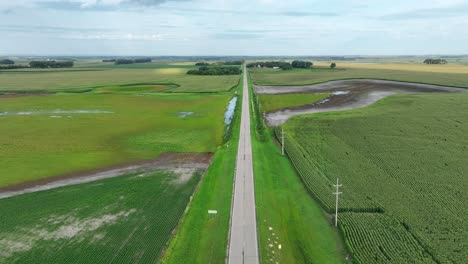 Nordamerikanische-Landschaft-Mit-Landwirtschaftlichen-Feldern-Im-Sommer