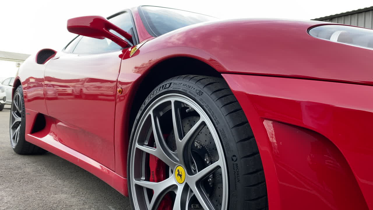 은 페라리 f430의 클로즈업