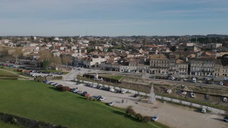 Vista-Aérea-Del-Pueblo-De-Blaye,-Burdeos,-Francia.