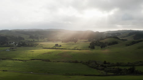 Rays-of-sunlight-shine-on-picturesque-green-Sonoma-County,-California-landscape