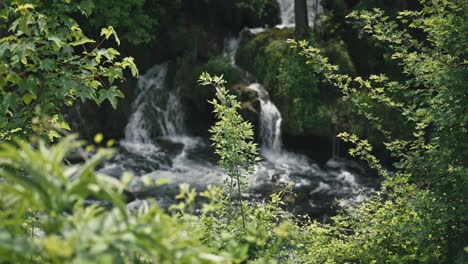 Waterfall-flowing-through-lush-green-forest-in-Rastoke,-Croatia