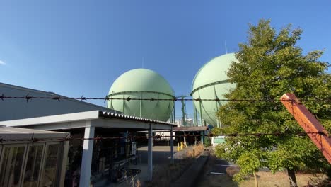 tanque de gasolina en japón, el paisaje de tokio
