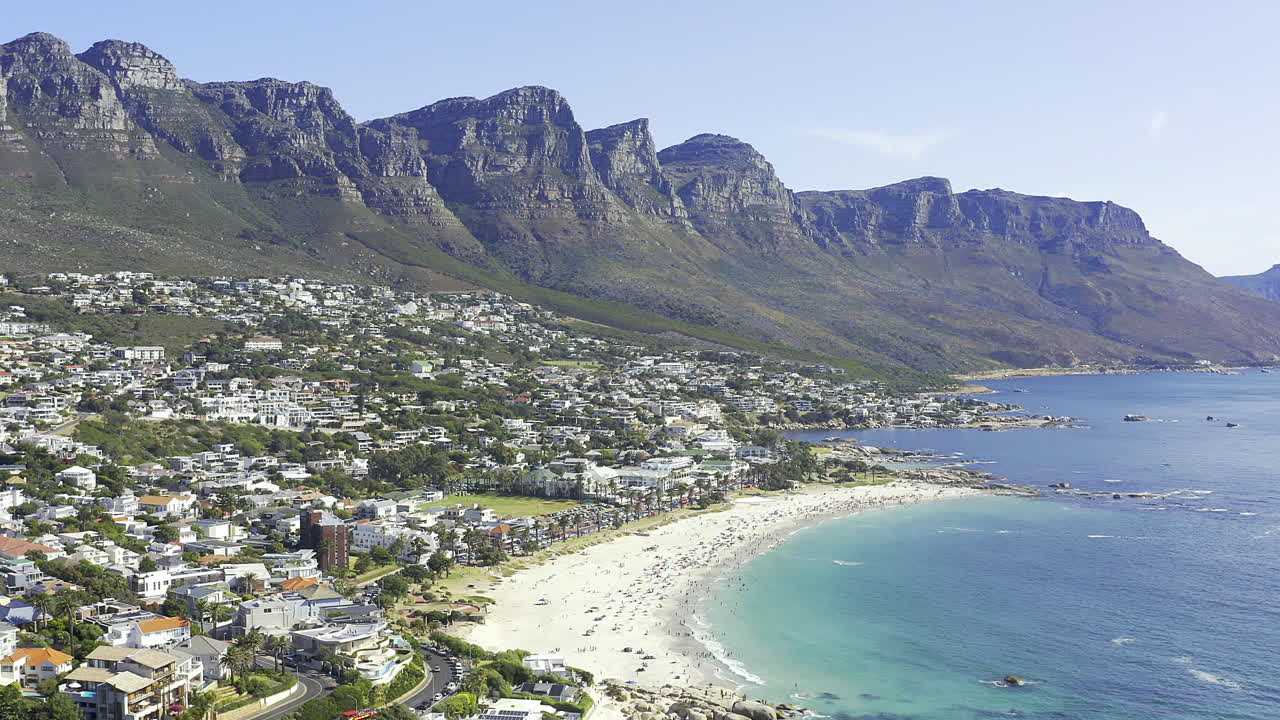 해안 도시는 항상 모든 것을 조금 가지고 있습니다.