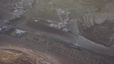 Vista-Aérea-De-Una-Carretera-Vacía-En-Arraba-Palestina-Oriente-Medio