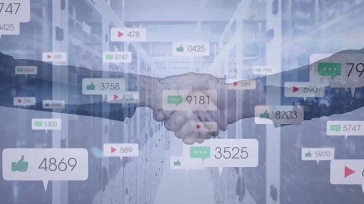 Animazione di icone di social media e una stretta di mano tra uomini d'affari, su server di computer.