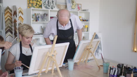 An-elderly-couple-came-to-the-drawing-classes-together.-Leisure-for-the-family