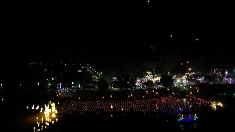 泰國的 yi peng 節日,有漂浮的燈<unk>的美麗電影風景