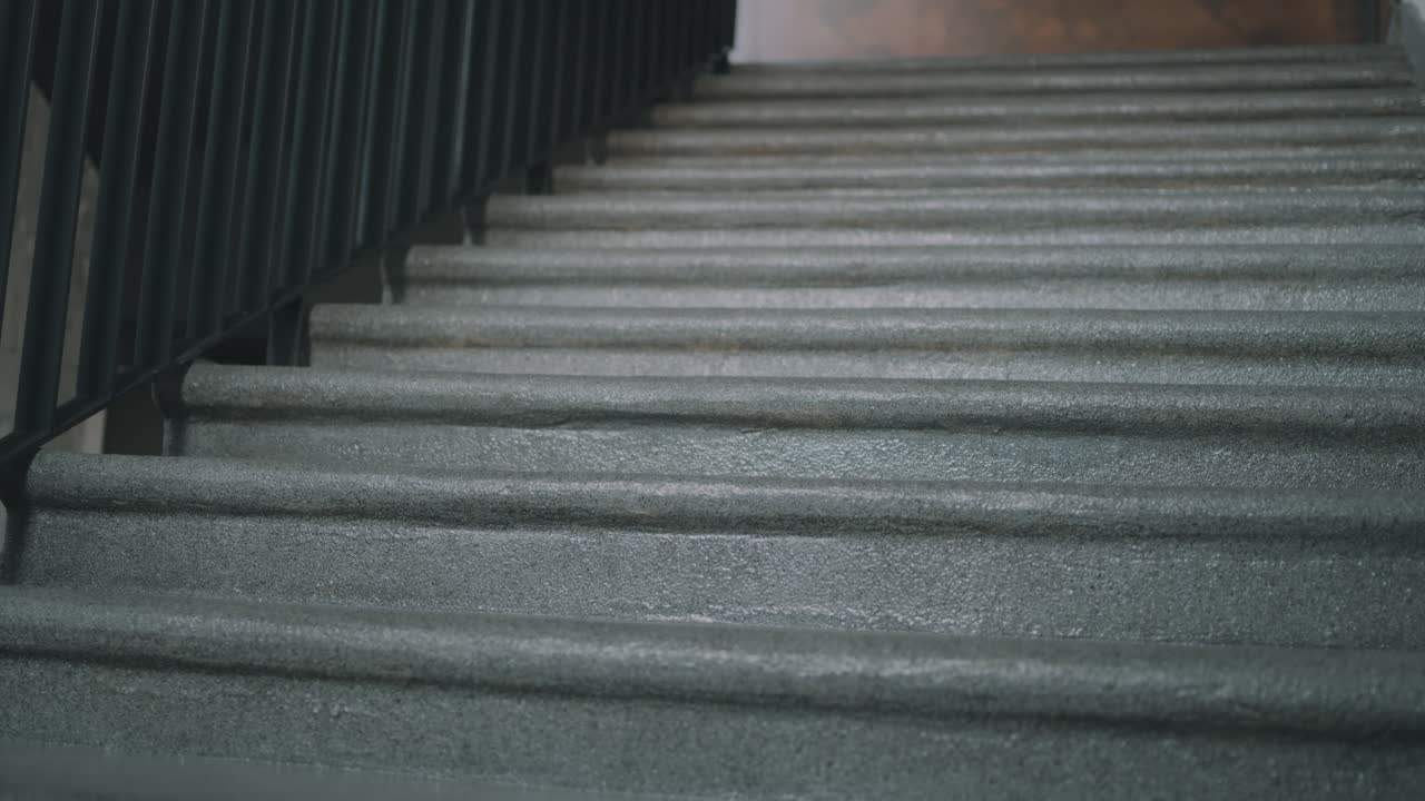 personas subiendo escaleras