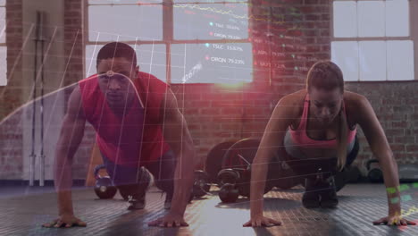 animación del procesamiento de datos del mercado de valores sobre una pareja bi-racial que realiza flexiones en el gimnasio