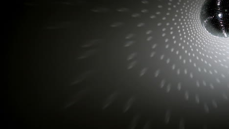 la bola de la discoteca brillante girando