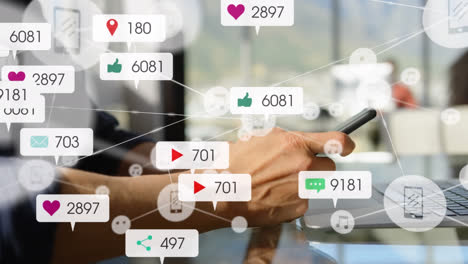 Animation-Von-Social-Media-Symbolen-Und--Nummern-Mit-Verbindungen-über-Einen-Kaukasischen-Mann,-Der-Ein-Smartphone-Verwendet
