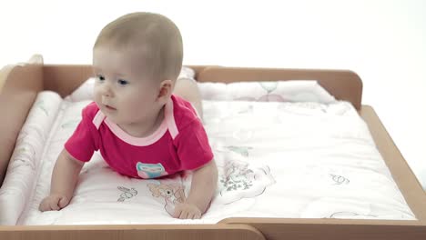 Kleines-Hübsches-Baby,-Das-Spielt