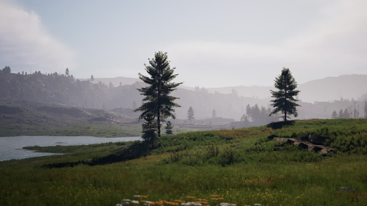 paisaje montañoso brumoso con lago y árboles