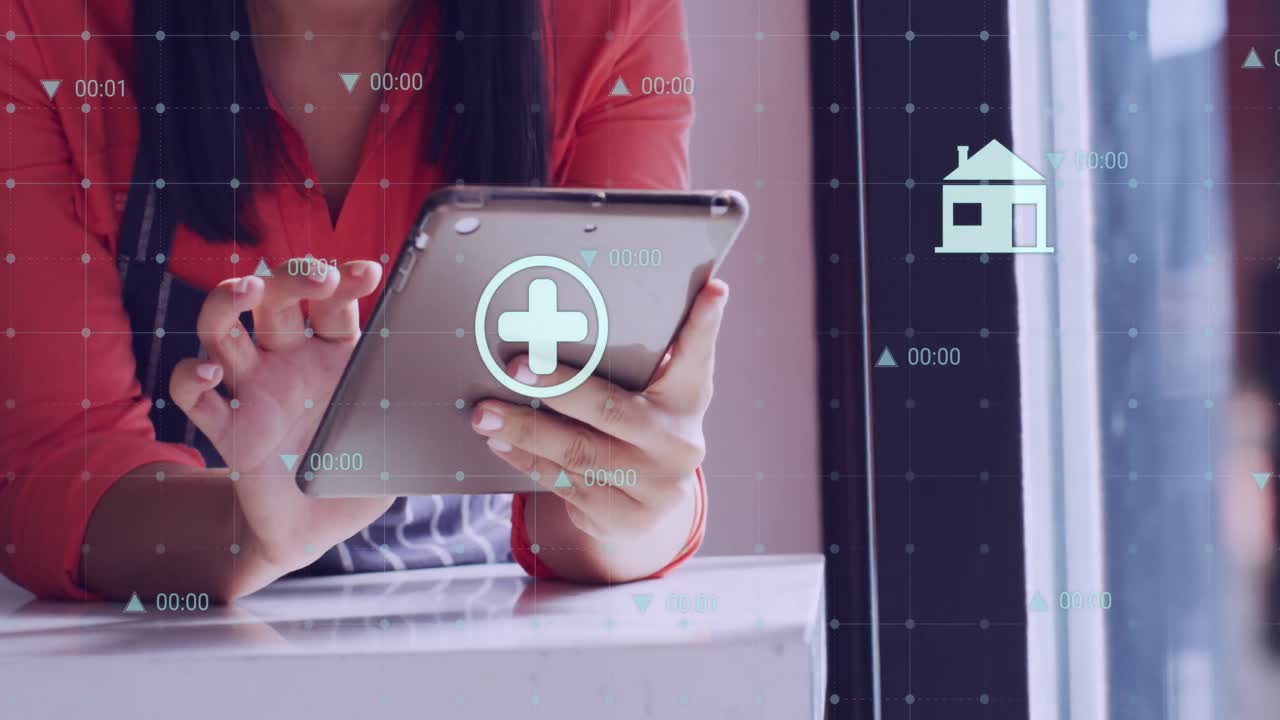 animación de números y procesamiento de datos sobre mujer biracial usando tableta en la tienda