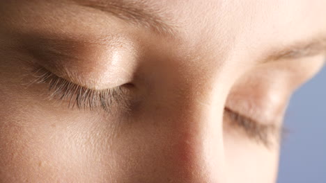 Ojos-Azules,-Visión-Y-Mujer-Con-Salud-Mental