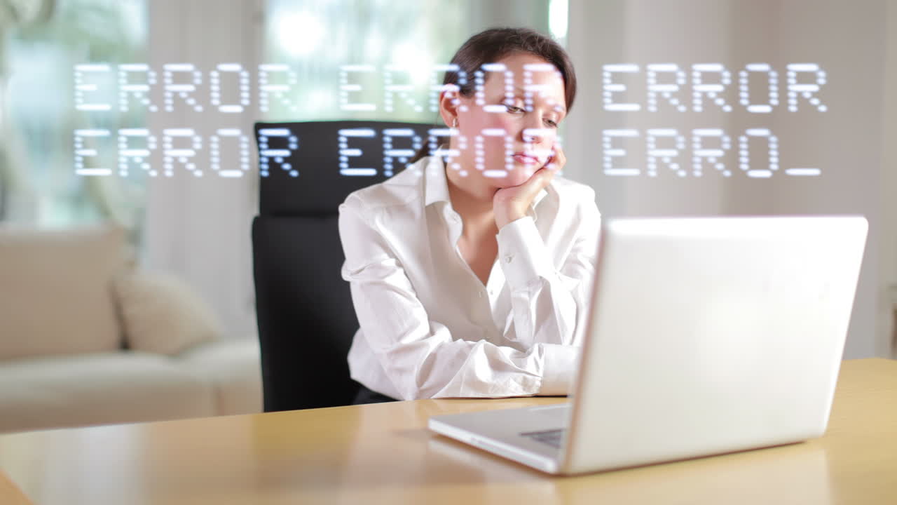 mujer de negocios con datos tecnológicos superpuestos