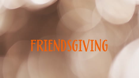 Animation-Des-Friendsgiving-Textes-über-Braunem-Hintergrund-Mit-Scheinwerfern