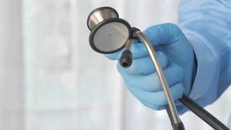 médico con un estetoscopio