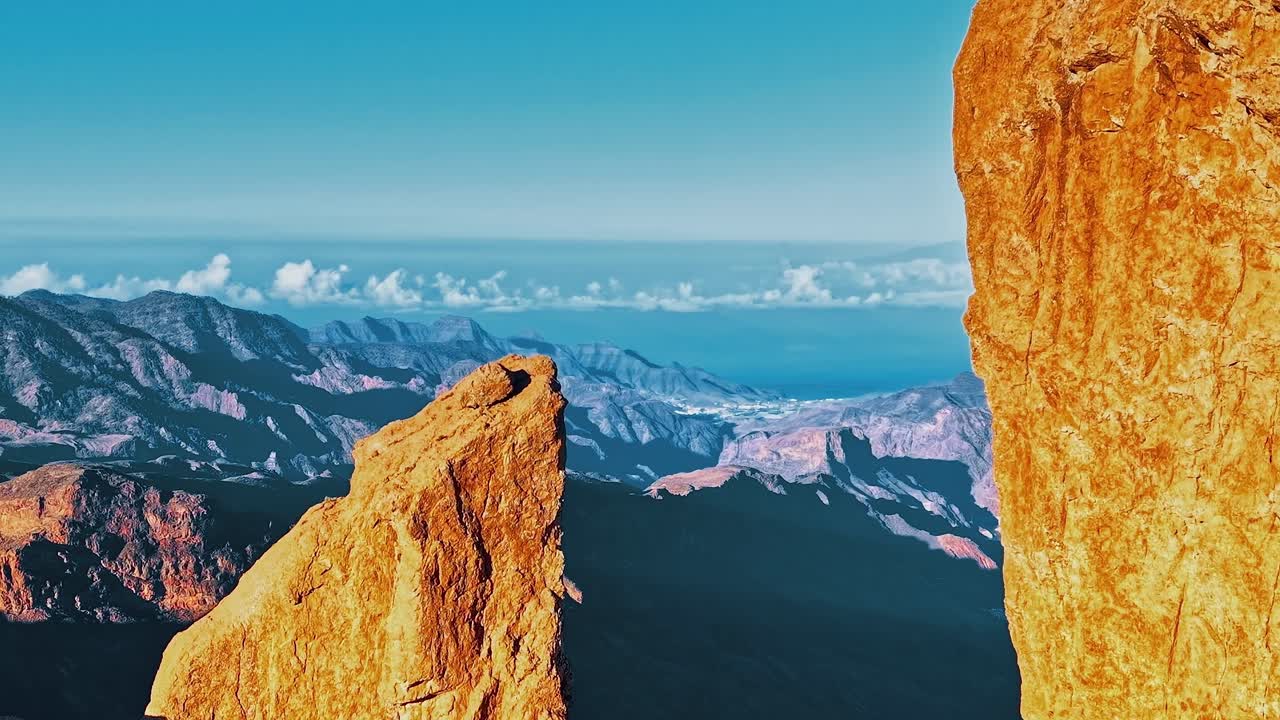 Pemandangan formasi batuan dan pegunungan di Gran Canaria, Spanyol dari atas.