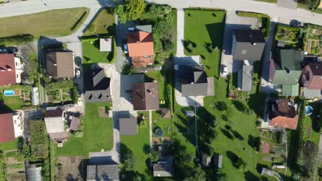 vista desde arriba del asentamiento rural en europa