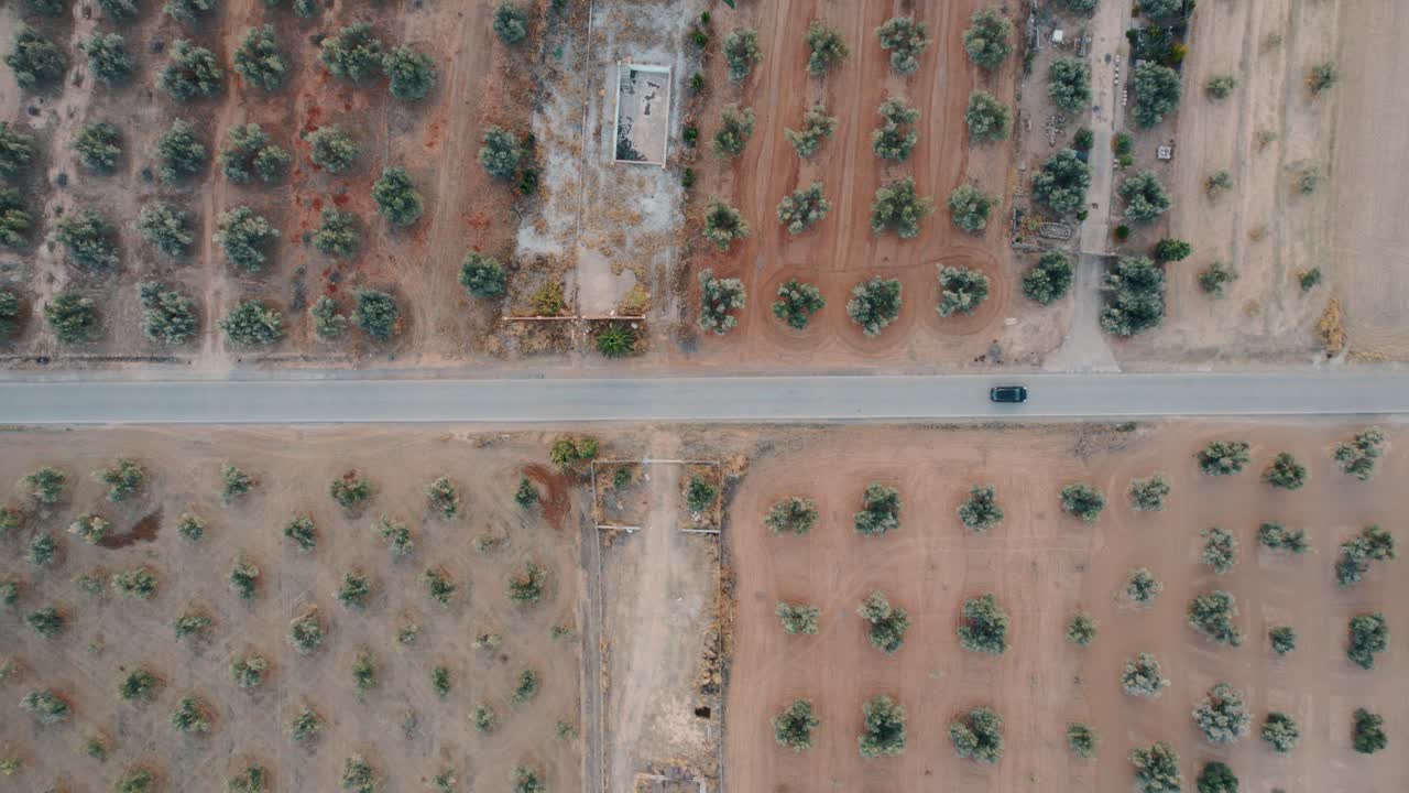 말라가 지방의 시골 도로의 공중 탑 샷