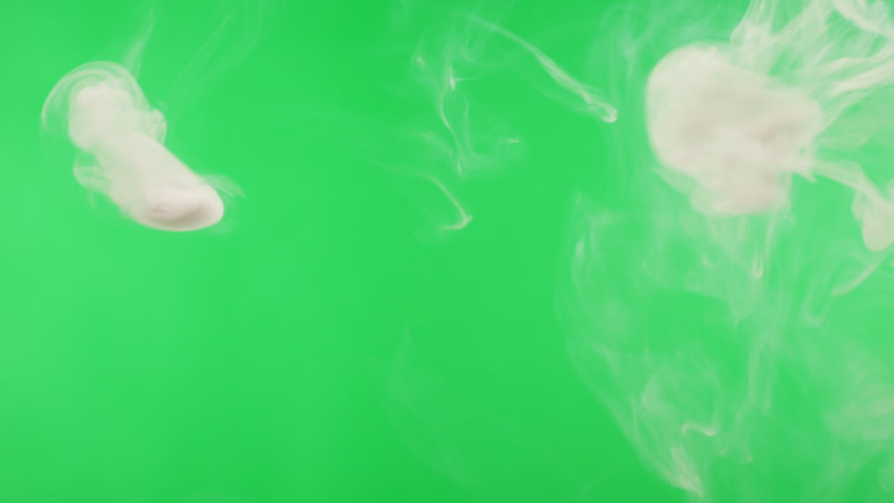 녹색 스크린에  연기가