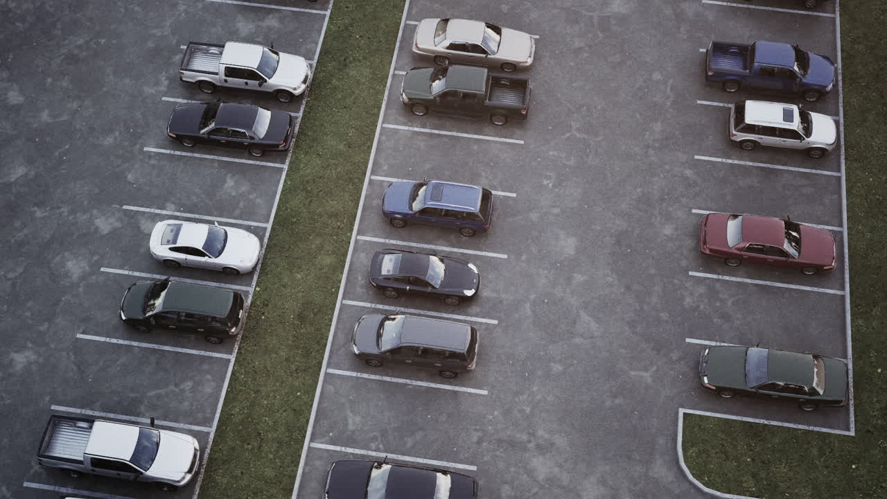 Vista aerea di un parcheggio con auto disposte in file distinte