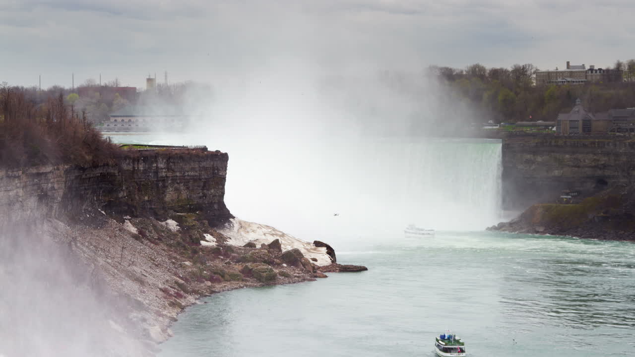 Wodospad Niagara Zachmurzone 01