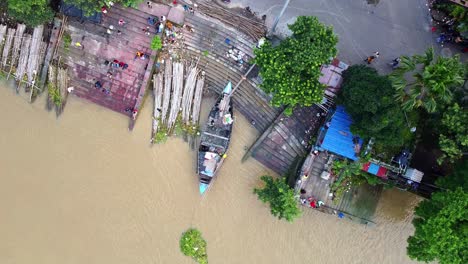 Fishing-boat-anchored-off-hoogly,-beach-at-kolkata-located-200-kms-from-kolkata-on-the-West-Coast-of-west-bengal-,India