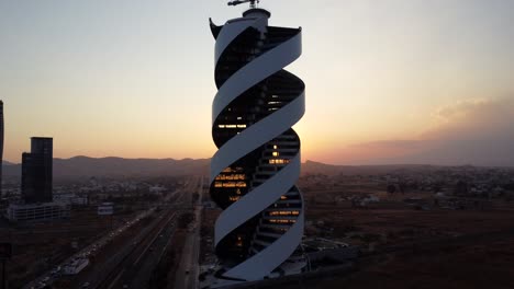 Vista-Aérea-De-La-Torre-Helea-Al-Atardecer