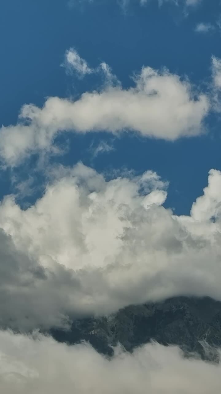 Clouds seen from above in the USA during daylight hours