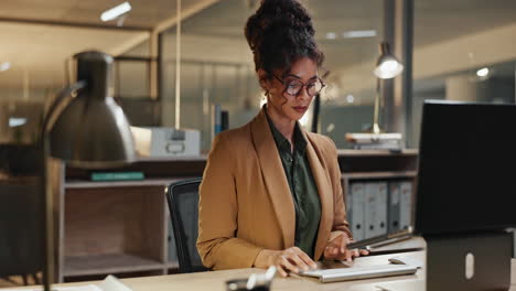 focused businesswoman working late at night in the office