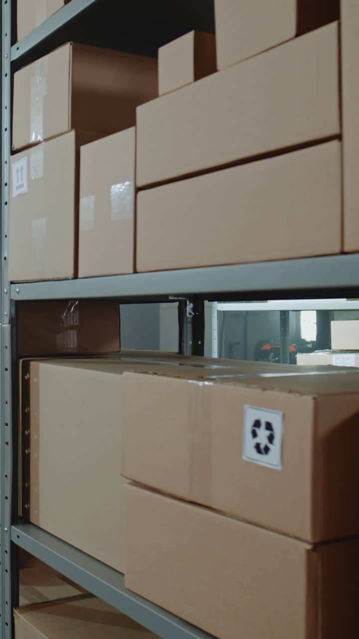 almacenamiento en almacenes con cajas de cartón