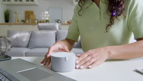 Close-up-view-of-smart-speaker-on-a-desk