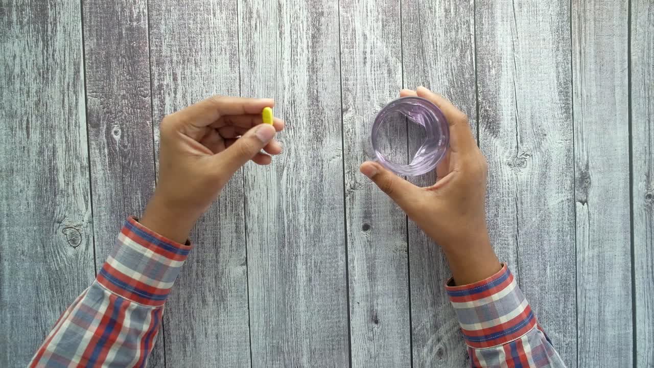 tomar el medicamento con agua