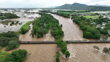 Drone-views-over-the-Caravonica-Kamarunga-Bridge-crossing-the-Barron-River-near-Cairns,-Australia