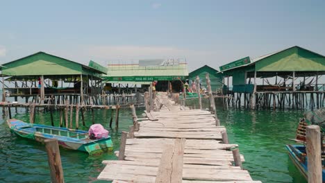 Bãi-biển-Gành-Dầu-beach-with-boats-in-north-phu-quoc,-Vietnam