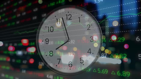 animación del procesamiento de datos financieros durante el reloj y la ciudad