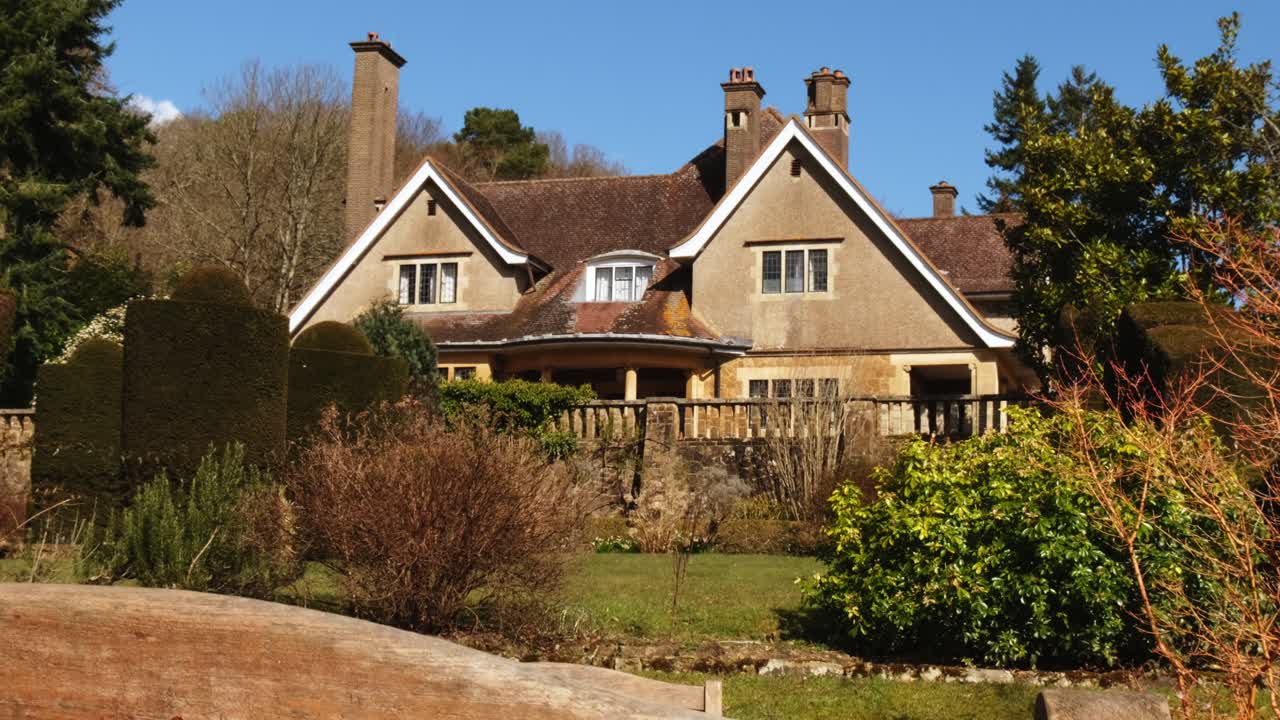 Wide shot of stunning garden belonging to the beautiful Fintry Mansion in Surrey Hills