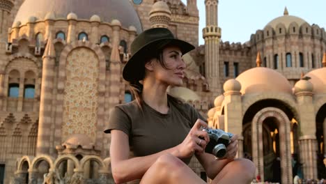 tourist stands against the background of a muslim shrine