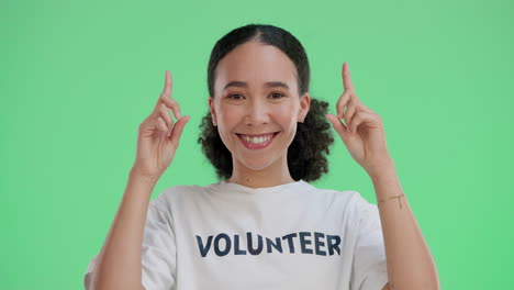 woman in volunteer shirt pointing up