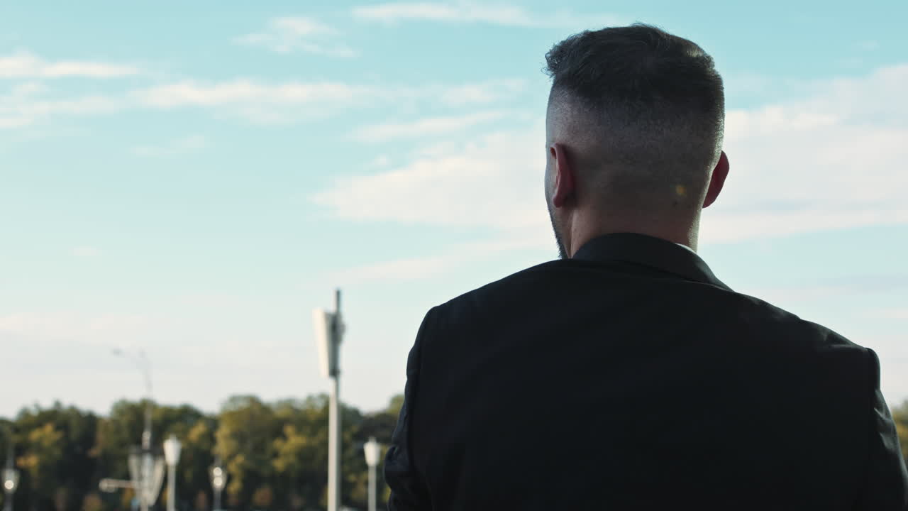 야외에서 사업가